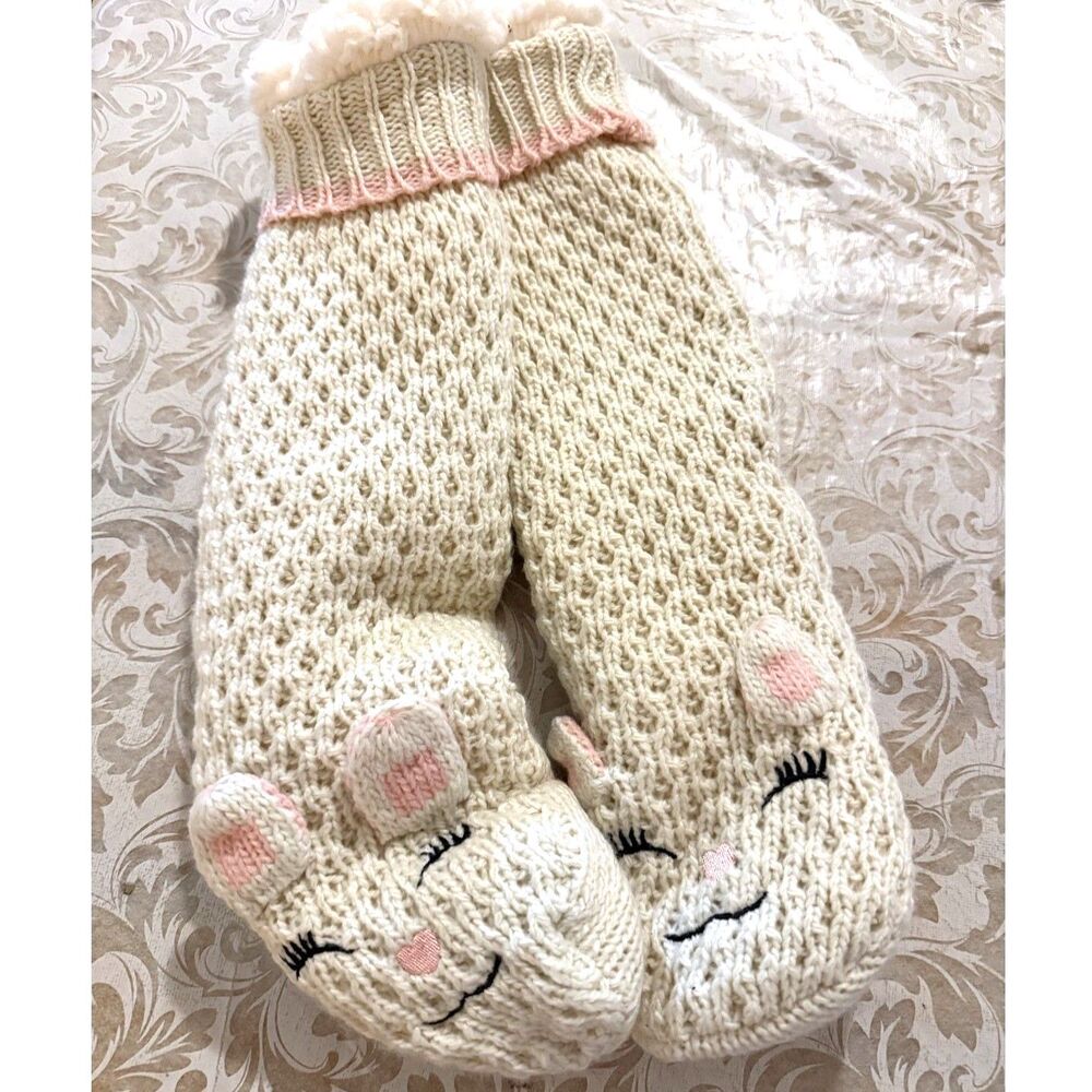 NWOT Jane and Bleecker Fluffy Winter Lounge Seep Socks Oatmeal Color Gorgeous